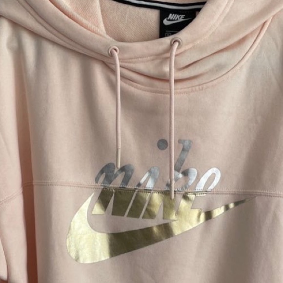 Nike blush cropped hoodie. Worn once. Size medium. Excellent condition! - Picture 2 of 2